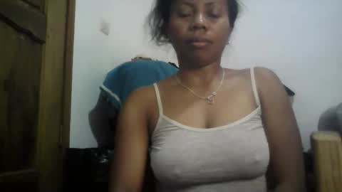 Snapshot of aicha_boobs chatting on 11/17/25, 12:49 Aicha boobs online show from 11/17/25, 12:49
