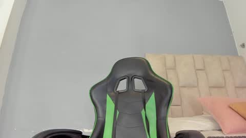 karoline  online show from 12/30/24, 05:13