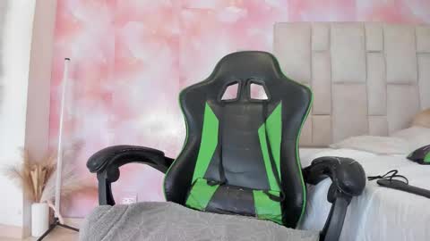 karoline  online show from 02/17/26, 07:53