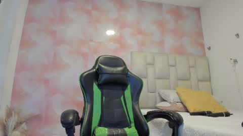 karoline  online show from 06/19/26, 08:23