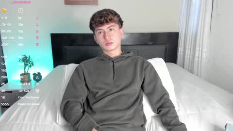 Snapshot of aidan_hale chatting on 12/29/24, 10:47 A H online show from 12/29/24, 10:47