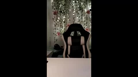 Snapshot of aiden_dwayne chatting on 02/03/26, 09:42 Aiden online show from 02/03/26, 09:42