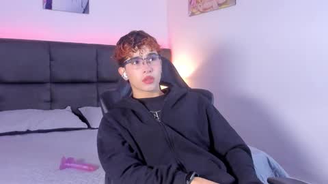 Aiden  online show from 10/11/25, 12:04