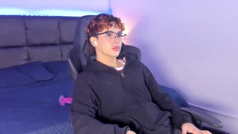 Aiden  online show from 10/15/25, 11:43