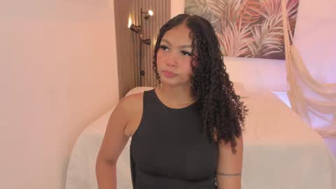 Snapshot of ailann_ chatting on 05/20/26, 07:42 Alisson online show from 05/20/26, 07:42