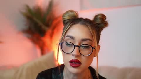  Aileen  online show from 10/26/25, 07:53