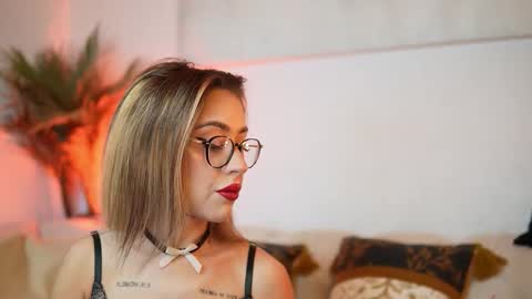  Aileen  online show from 12/01/25, 07:19