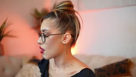  Aileen  online show from 12/02/25, 08:04