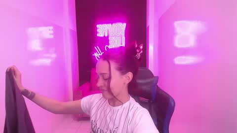 Snapshot of ailen_t chatting on 12/04/24, 10:41 Ailen online show from 12/04/24, 10:41