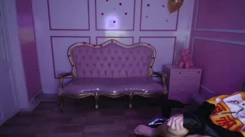 Snapshot of ailen_t chatting on 01/10/25, 09:44 Ailen online show from 01/10/25, 09:44