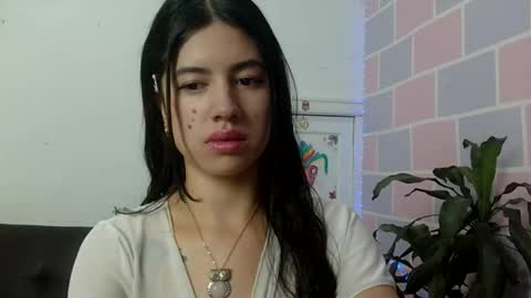 Snapshot of aine_ileana chatting on 05/31/26, 04:14 J online show from 05/31/26, 04:14