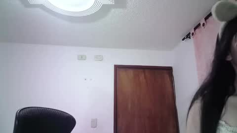 Snapshot of aineangeel chatting on 09/11/25, 12:11 AINE online show from 09/11/25, 12:11