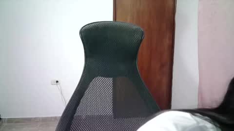 Snapshot of aineangeel chatting on 10/07/25, 01:25 AINE online show from 10/07/25, 01:25