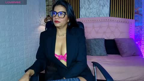 Snapshot of aisha__cambell chatting on 04/25/26, 12:52 aisha__cambell online show from 04/25/26, 12:52