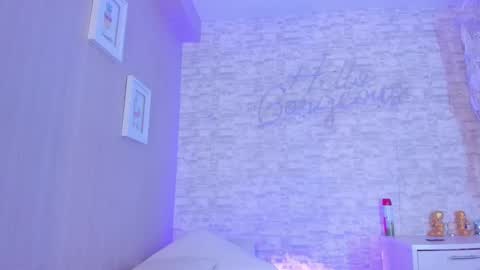 Aisha online show from 02/18/25, 12:04