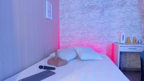 Aisha online show from 02/22/25, 08:20