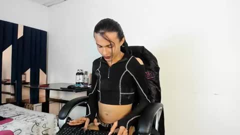 Aisha online show from 10/18/25, 03:20