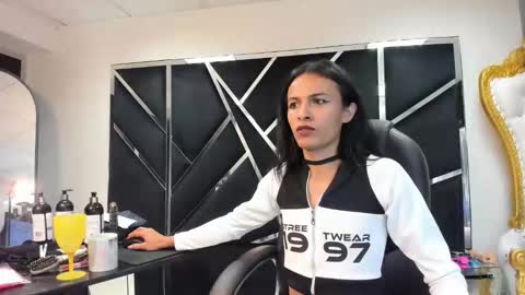 Aisha online show from 11/10/25, 09:52