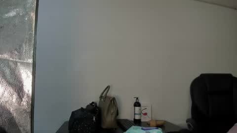 Aisha online show from 12/15/25, 02:27