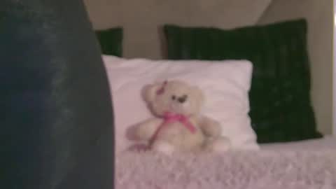 AishaHummer online show from 11/11/25, 08:42