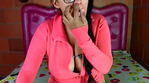 aisha koswell3 online show from 10/09/25, 11:41