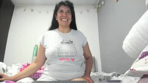 Snapshot of aisha_latina chatting on 05/15/26, 02:57 Katie online show from 05/15/26, 02:57
