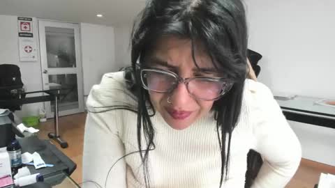 Snapshot of aisha_latina chatting on 05/26/26, 03:30 Katie online show from 05/26/26, 03:30