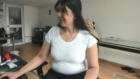 Snapshot of aisha_latina chatting on 06/01/26, 02:19 Katie online show from 06/01/26, 02:19