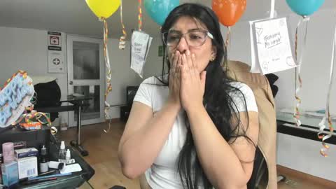 Snapshot of aisha_latina chatting on 06/04/26, 02:23 Katie online show from 06/04/26, 02:23