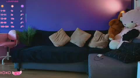 Lora online show from 04/16/26, 09:32