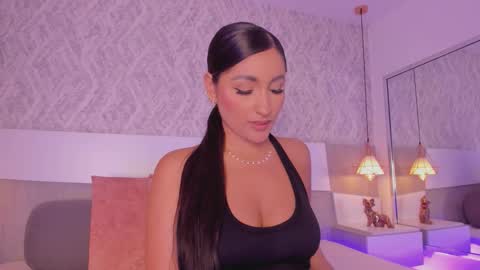 Aisha online show from 11/18/25, 03:38