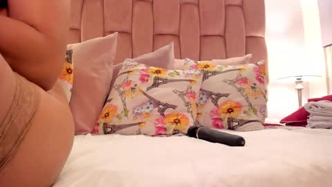 aisha  online show from 01/11/26, 07:19