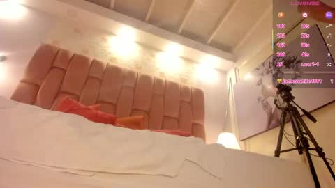 aisha  online show from 03/18/26, 10:02