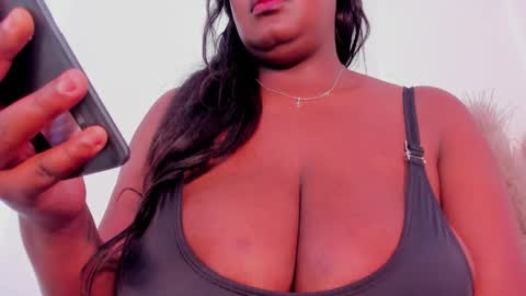 aishazaa online show from 11/13/25, 02:49