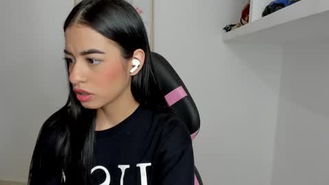 Snapshot of aitana05 chatting on 02/13/25, 10:11 VALENTINA independent online show from 02/13/25, 10:11