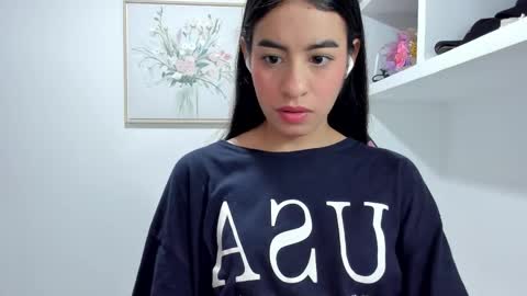 Snapshot of aitana05 chatting on 10/03/25, 10:01 VALENTINA independent online show from 10/03/25, 10:01