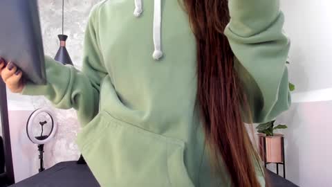 Snapshot of aitana_baker_ chatting on 01/04/25, 03:17 little aitana  online show from 01/04/25, 03:17