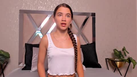 Snapshot of aitana_baker_ chatting on 01/10/25, 12:58 little aitana  online show from 01/10/25, 12:58