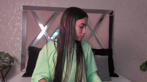 Snapshot of aitana_baker_ chatting on 02/08/25, 12:28 little aitana  online show from 02/08/25, 12:28