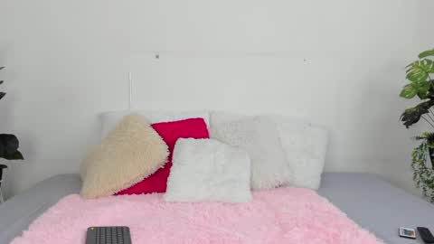 Snapshot of aitana_baker_ chatting on 03/12/25, 01:40 little aitana  online show from 03/12/25, 01:40