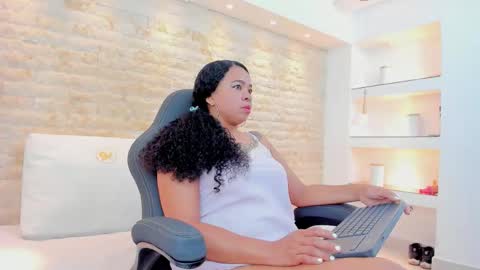 Snapshot of aitana_cole chatting on 02/26/26, 03:38 AITANA online show from 02/26/26, 03:38