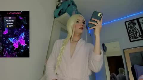 aiunii online show from 12/15/25, 12:15