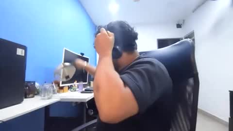 Esteban online show from 12/04/25, 05:17