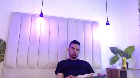 aji_golds online show from 06/19/26, 08:01