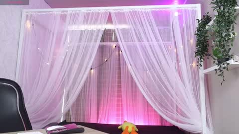 Snapshot of akame_s chatting on 10/13/25, 08:42             online show from 10/13/25, 08:42