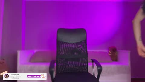 Snapshot of akame_s chatting on 10/18/25, 09:15             online show from 10/18/25, 09:15