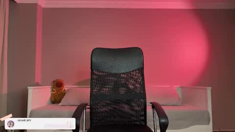 Snapshot of akame_s chatting on 10/27/25, 07:40             online show from 10/27/25, 07:40