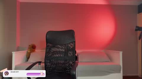 Snapshot of akame_s chatting on 10/28/25, 08:11             online show from 10/28/25, 08:11