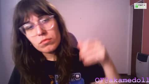 Snapshot of akamedolle chatting on 05/17/26, 04:43 Veronica Akame 3 online show from 05/17/26, 04:43