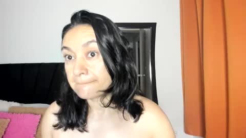 Snapshot of akanekihm chatting on 05/19/26, 09:15 MIRANDA online show from 05/19/26, 09:15
